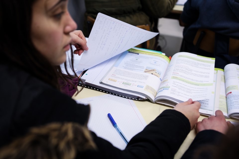 manuais escolares.jpeg manuais escolares.jpeg