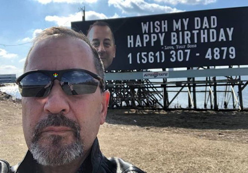 HD Filhos colocam cartaz de aniversário para o pa