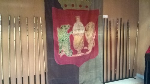 Estandarte e varas da Câmara de Coimbra.jpeg