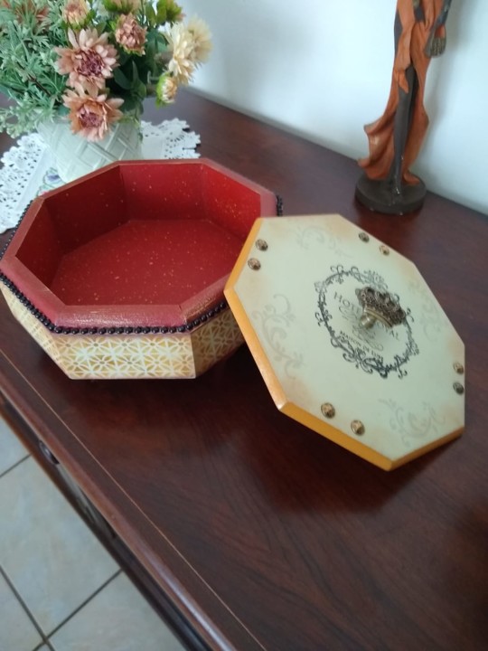 CAIXA DE BOMBOM 2.jpeg