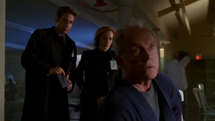 Frank_Black_is_visited_by_Fox_Mulder_and_Dana_Scul