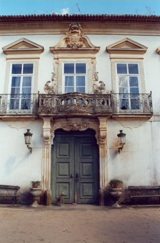 Zona central da fachada do palácio.jpg