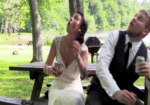 HD Casados de fresco escapam a queda de um ramo.jp
