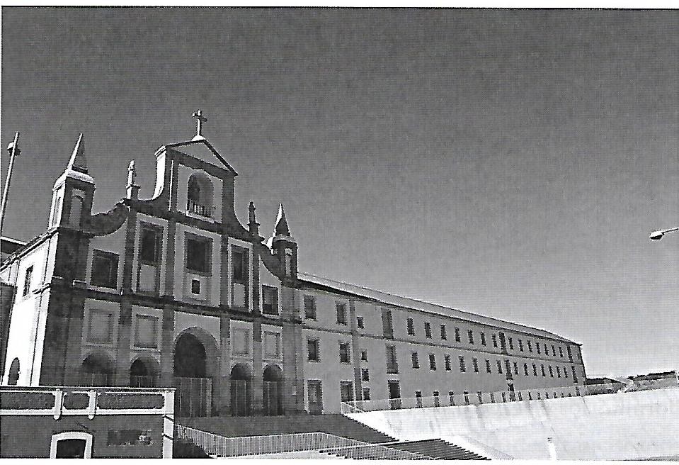 Fachada principal do convento.jpg