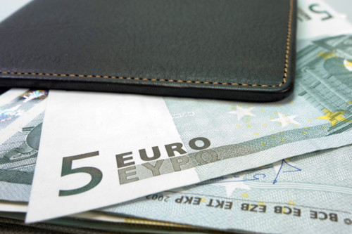 wallets-with-euros-coming-out_800.jpg
