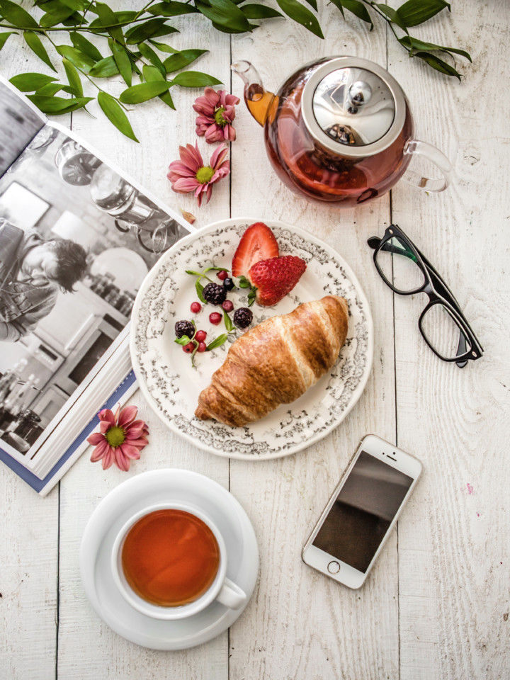 foodiesfeed.com_relaxing-with-book-tea-croissant-a