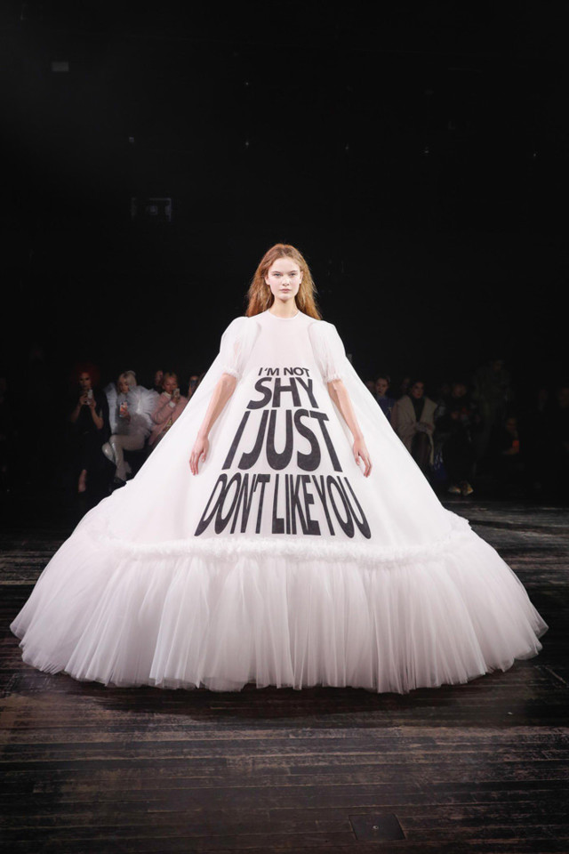 Viktor-Rolf-Spring-2019-Couture-Collection-Paris-F