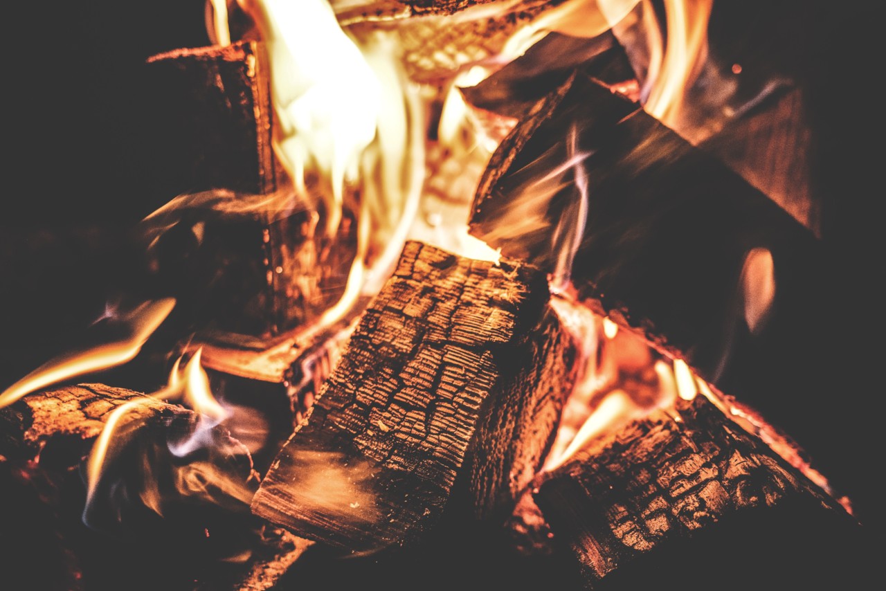 amber-bonfire-burn-167701.jpg