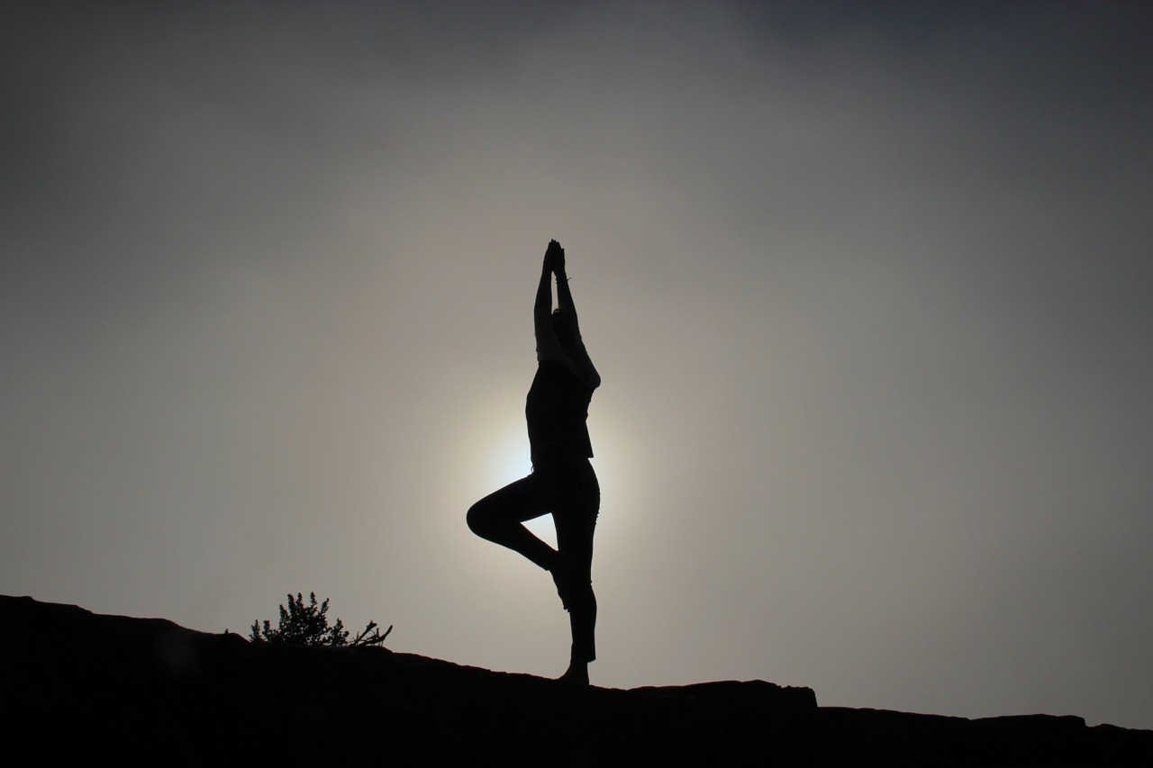 yoga-pose-1082172_1920.jpg