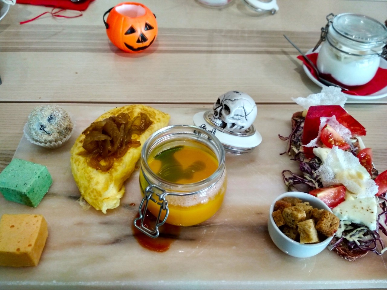 Danish Pastry Shop Brunch de Halloween
