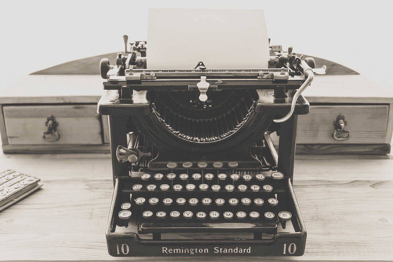 typewriter-1248088_1280.jpg