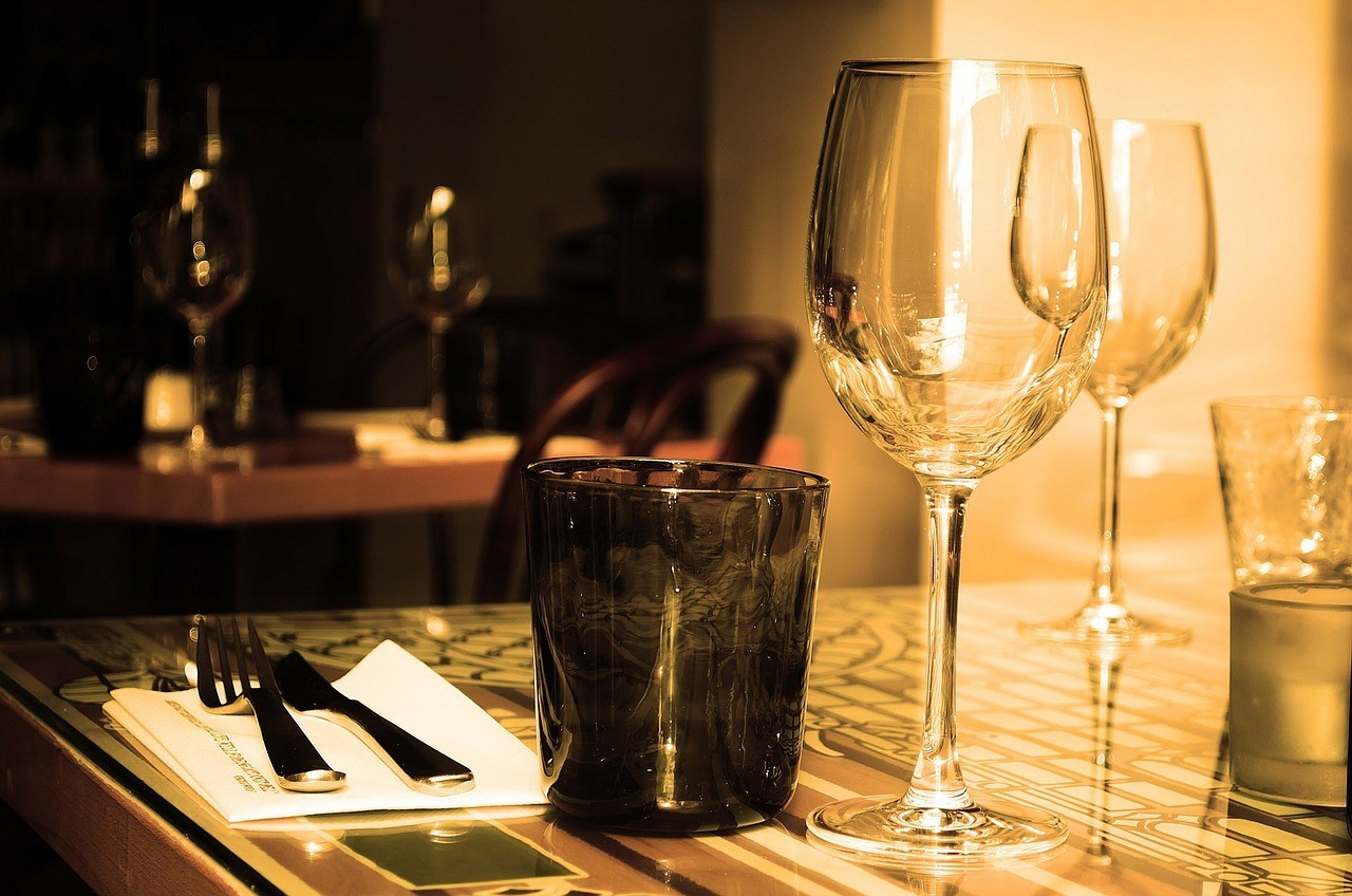 table-71380_1280.jpg