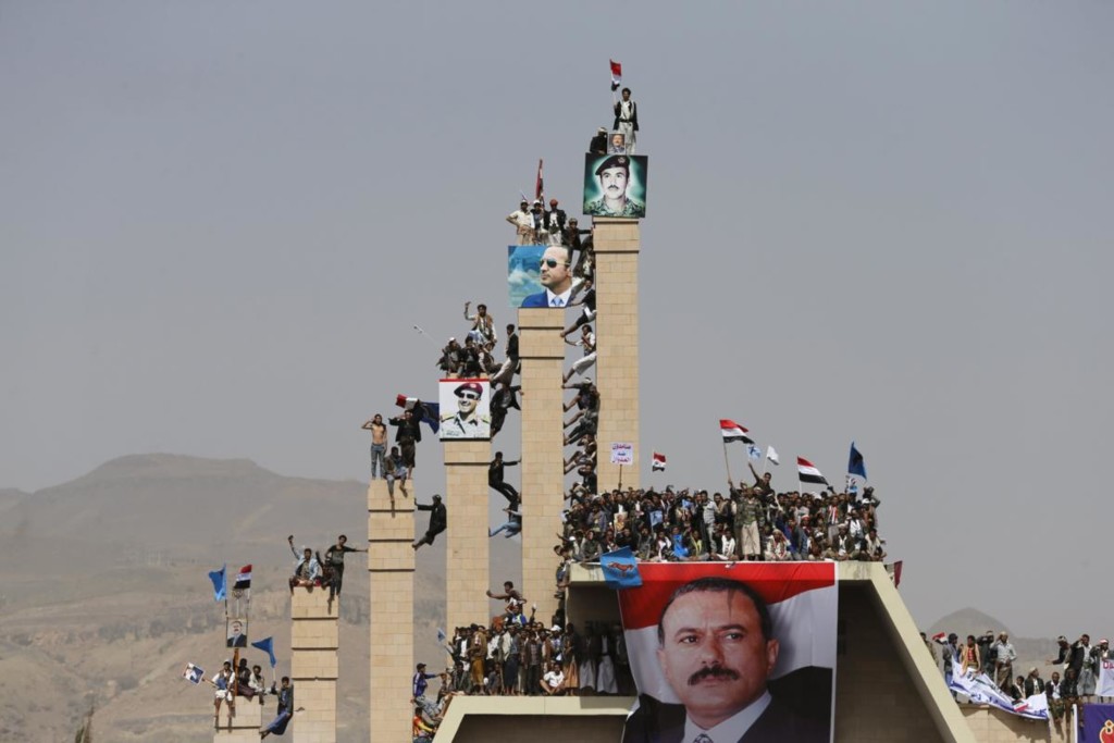 Monumento ao soldado desconhecido em Sana, Iémen
