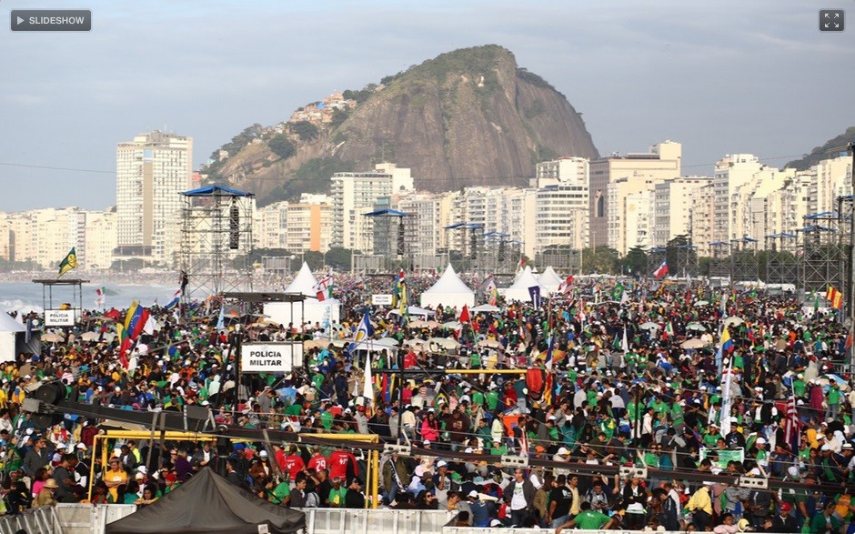 JMJ - Praia de Copacabana - Multidão se aglomera 