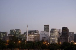 Amanhecer no Rio - Edif&iacute;cios da regi&atilde;o da Cinel