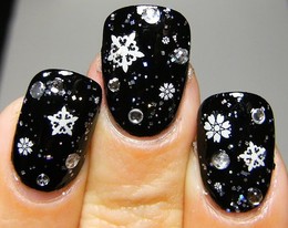 snowflake-nail-art-for-christmas