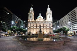A Igreja da Candel&aacute;ria, um dos cart&otilde;es postais d